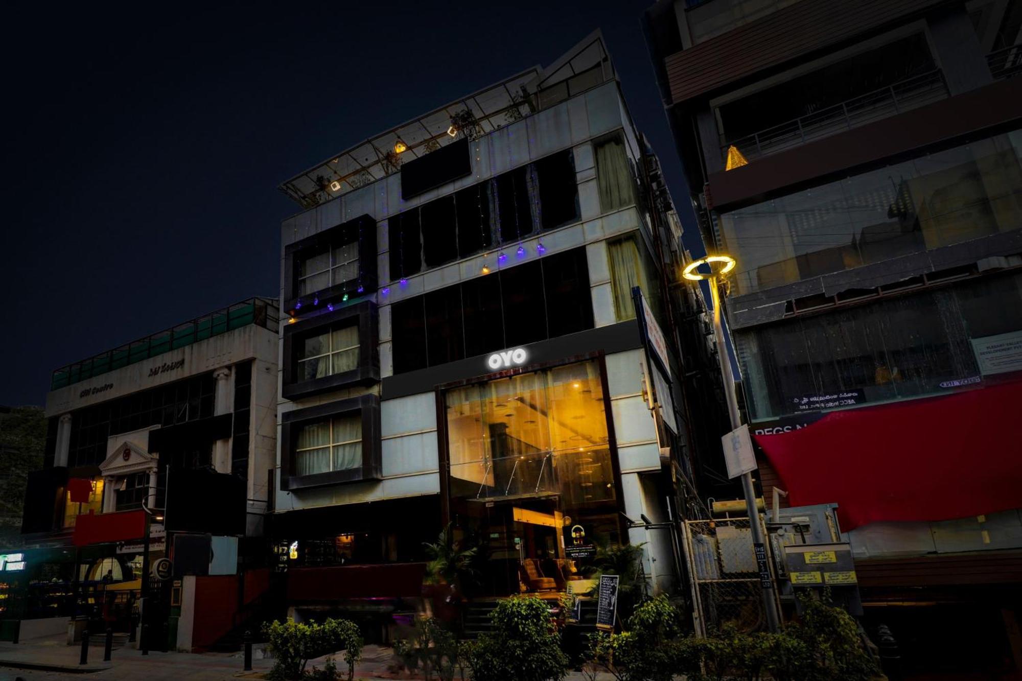 העיר בנגלור Collection O 29 Church'S Inn Near Cubbon Park מראה חיצוני תמונה