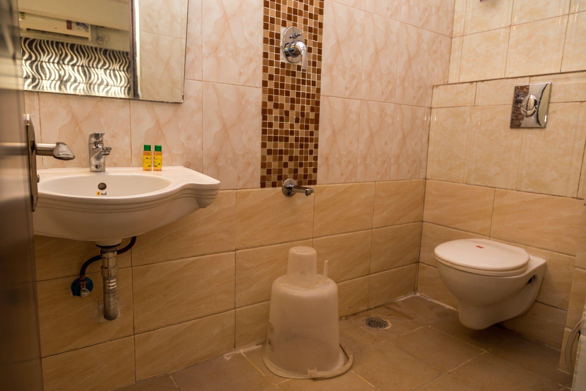 העיר בנגלור Collection O 29 Church'S Inn Near Cubbon Park מראה חיצוני תמונה