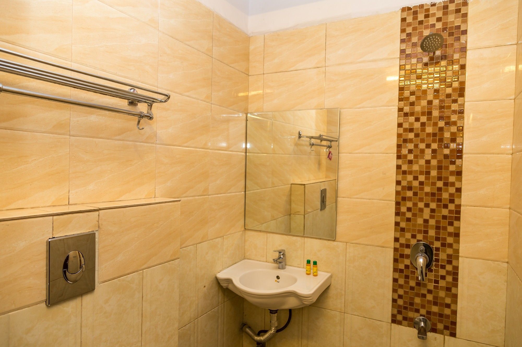 העיר בנגלור Collection O 29 Church'S Inn Near Cubbon Park מראה חיצוני תמונה