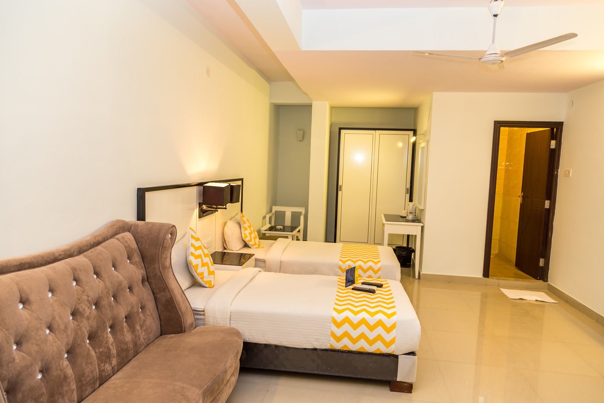 העיר בנגלור Collection O 29 Church'S Inn Near Cubbon Park מראה חיצוני תמונה